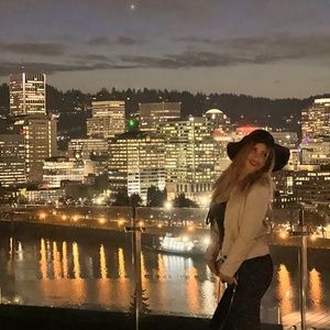 Meet your Posher, Madison